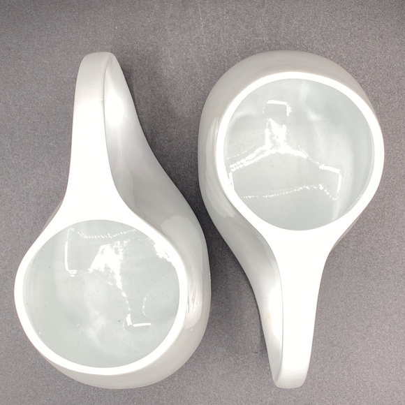 Coffee cups x 2 white porcelain, large loop handle, 2 feet. Perfect condition. - Picture 4 of 6